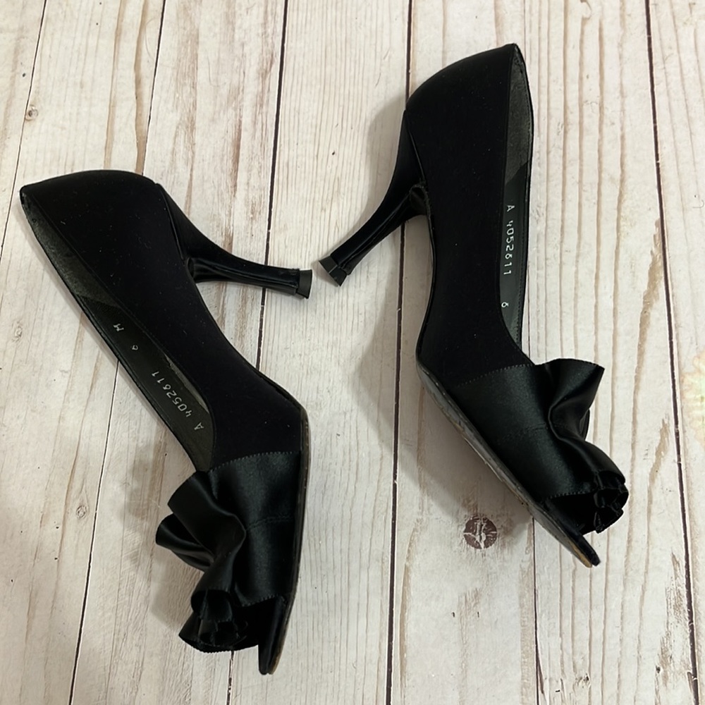 Stuart Weitzman Black Satin 3” Heels Leather Bottom Soles Size 6
